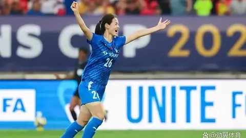 曼联高层动荡：体育总监遭炒，坦赫格被问责，阿莫林晋升暗示权力重组